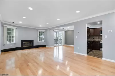 37 Amethyst Ln, Paterson, NJ 07501 - Photo 5