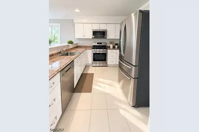 231 McAuliffe Ct, Franklin Township, NJ 08873 - Photo 3