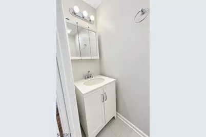 231 McAuliffe Ct, Franklin Township, NJ 08873 - Photo 5