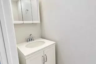 231 McAuliffe Ct, Franklin Township, NJ 08873 - Photo 5