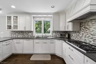 27 Shadowlawn Dr, Livingston, NJ 07039 - Photo 9
