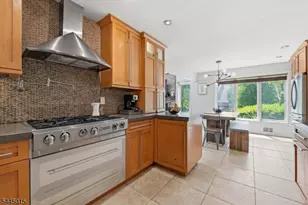 8 N Bayard Ln, Mahwah, NJ 07430 - Photo 13