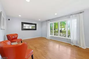 8 N Bayard Ln, Mahwah, NJ 07430 - Photo 9