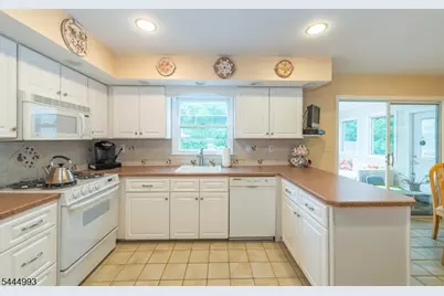 34 Parkview Dr, Roxbury Township, NJ 07876 - Photo 7