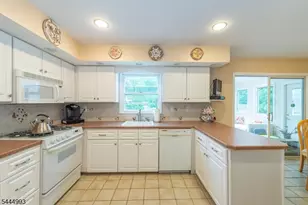 34 Parkview Dr, Roxbury Township, NJ 07876 - Photo 7
