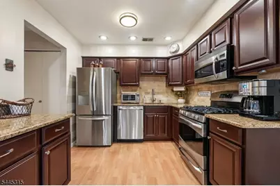 17 Cooper Ct, Freehold Township, NJ 07728 - Photo 7