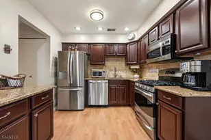 17 Cooper Ct, Freehold Township, NJ 07728 - Photo 7