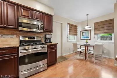 17 Cooper Ct, Freehold Township, NJ 07728 - Photo 5
