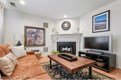 17 Cooper Ct, Freehold Township, NJ 07728 - Photo 9