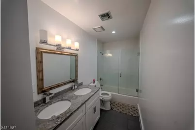 51 Greenwich Dr, Bergenfield, NJ 07621 - Photo 17