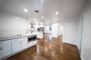 51 Greenwich Dr, Bergenfield, NJ 07621 - Photo 3