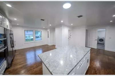 51 Greenwich Dr, Bergenfield, NJ 07621 - Photo 9