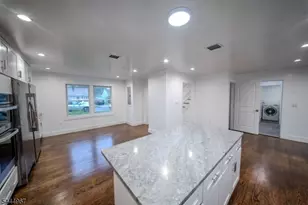 51 Greenwich Dr, Bergenfield, NJ 07621 - Photo 9