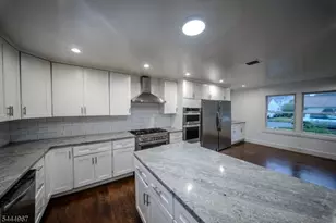 51 Greenwich Dr, Bergenfield, NJ 07621 - Photo 7