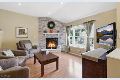 138 Sunnyvale Ct, Franklin Township, NJ 08873 - Photo 3