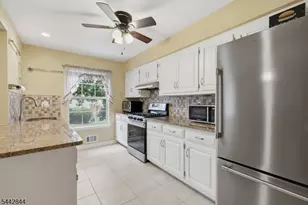 138 Sunnyvale Ct, Franklin Township, NJ 08873 - Photo 7