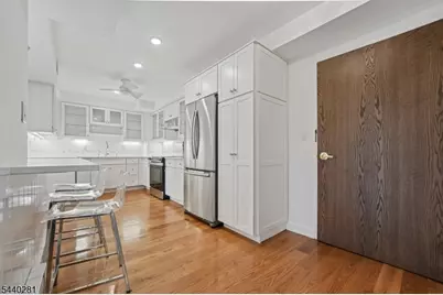 1 Euclid Ave #2E, Summit, NJ 07901 - Photo 3