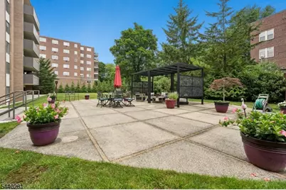 1 Euclid Ave #2E, Summit, NJ 07901 - Photo 25