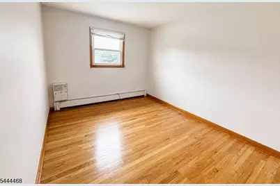 40 Stuyvesant Ave #4, Lyndhurst Township, NJ 07071 - Photo 9
