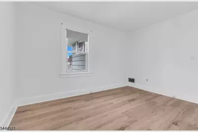 404 Elm St, Cranford Township, NJ 07016 - Photo 9
