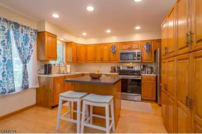 9 Mission Hills Rd, Clinton Township, NJ 08801 - Photo 7