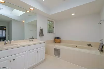 9 Mission Hills Rd, Clinton Township, NJ 08801 - Photo 17