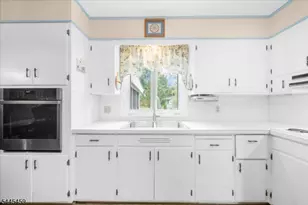 11 Meadowbrook Rd, Raritan Township, NJ 08822 - Photo 11
