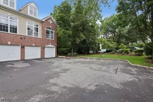 101 Rock Creek Dr, Clifton, NJ 07014 - Photo 3