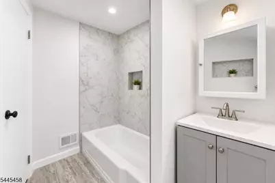 18 Farmingdale Ave, Bloomfield, NJ 07003 - Photo 9