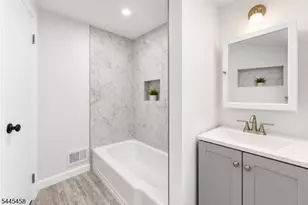 18 Farmingdale Ave, Bloomfield, NJ 07003 - Photo 9