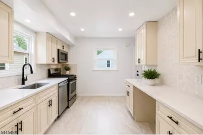 18 Farmingdale Ave, Bloomfield, NJ 07003 - Photo 7