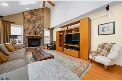 15 Providence Dr, Raritan Township, NJ 08822 - Photo 9