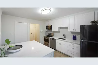 288 Crabtree Ct, Bernards Township, NJ 07920 - Photo 11