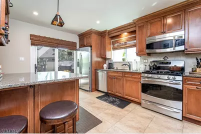 245 Crabtree Ct, Bernards Township, NJ 07920 - Photo 3