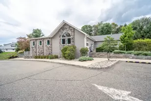 70 Academy Ct Ondo, Bedminster Township, NJ 07921 - Photo 9
