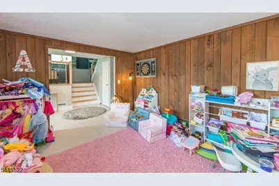 319 Winifred Dr, Totowa, NJ 07512 - Photo 15