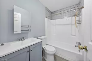 20 613 Delar Pkwy, Franklin Township, NJ 08823 - Photo 7
