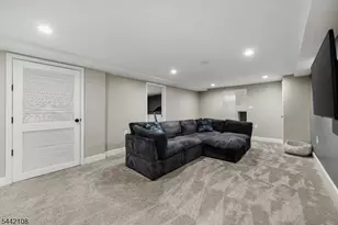 37 Barley Sheaf Rd, Raritan Township, NJ 08822 - Photo 27