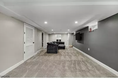 37 Barley Sheaf Rd, Raritan Township, NJ 08822 - Photo 25