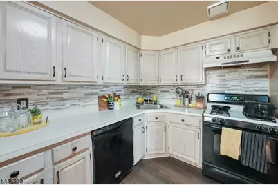 109 Michaels Ct #109, Woodbridge Township, NJ 07095 - Photo 5