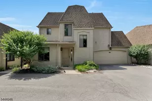 12 Carriage Pl, Edison, NJ 08820 - Photo 3