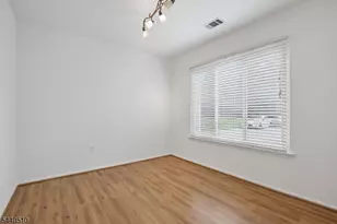 91 Cherrywood Dr, Franklin Township, NJ 08873 - Photo 5