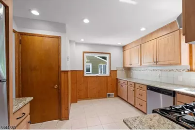 367 Essex Ave, Bloomfield, NJ 07003 - Photo 13