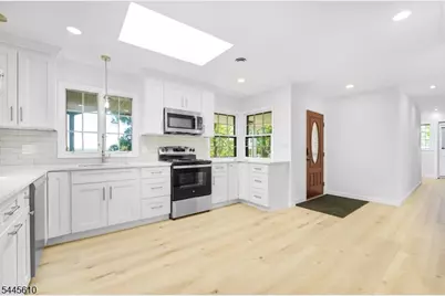 306 Warrenville Rd, Green Brook Township, NJ 08812 - Photo 5