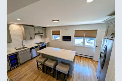 43 Manchester Ct, Wayne, NJ 07470 - Photo 3