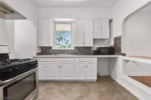 334 Brook Ave, Passaic, NJ 07055 - Photo 15