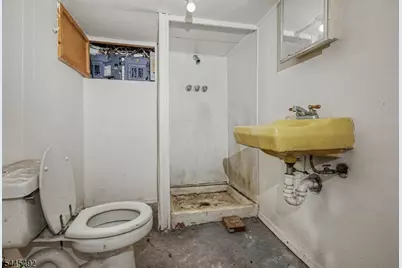 305 Pacific St, Paterson, NJ 07503 - Photo 29