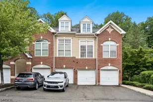 811 Donato Cir, Scotch Plains Township, NJ 07076 - Photo 3