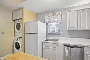 2 Cottage Pl, Morristown, NJ 07960 - Photo 9