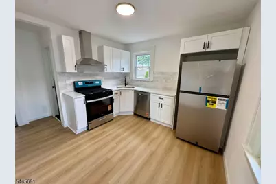 662 Selfmaster Pkwy, Union Township, NJ 07083 - Photo 9